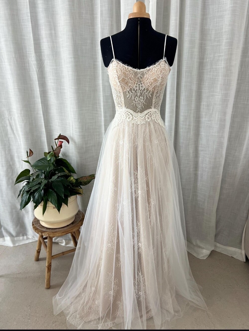 Ethereal Lace Tulle Sweetheart Wedding Gown in Ivory